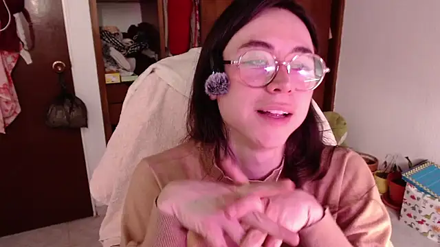 Snapshot of emily_pearl_ chatting on October 17, 2025, 9:17 pm emily pearl online show from October 17, 2025, 9:17 pm