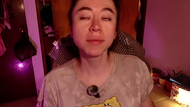 Snapshot of emily_pearl_ chatting on October 21, 2025, 10:27 am emily pearl online show from October 21, 2025, 10:27 am