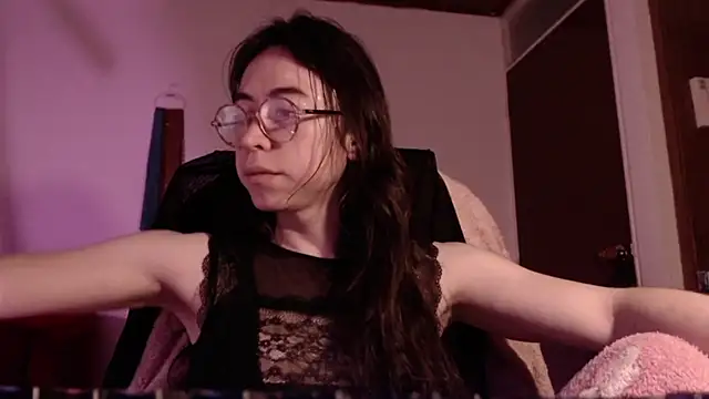 Snapshot of emily_pearl_ chatting on October 25, 2025, 10:45 am emily pearl online show from October 25, 2025, 10:45 am