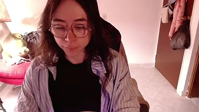 Snapshot of emily_pearl_ chatting on November 9, 2025, 7:34 pm emily pearl online show from November 9, 2025, 7:34 pm