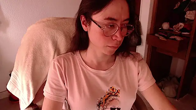 Snapshot of emily_pearl_ chatting on November 10, 2025, 8:19 pm emily pearl online show from November 10, 2025, 8:19 pm