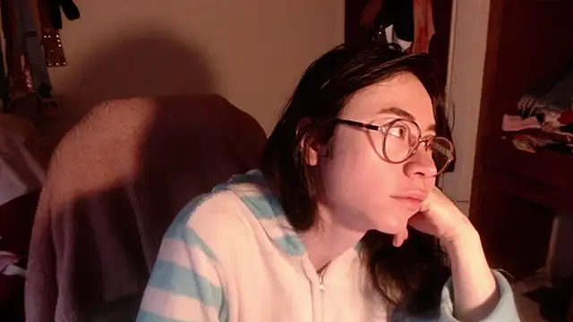 Snapshot of emily_pearl_ chatting on November 14, 2025, 10:47 am emily pearl online show from November 14, 2025, 10:47 am