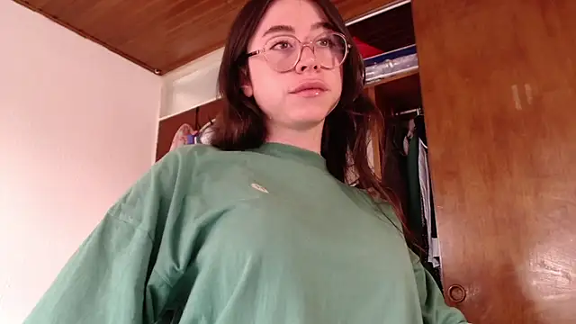 Snapshot of emily_pearl_ chatting on November 20, 2025, 6:40 pm emily pearl online show from November 20, 2025, 6:40 pm