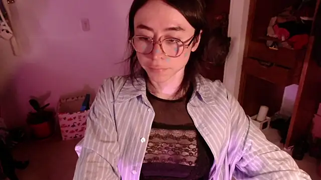 Snapshot of emily_pearl_ chatting on November 21, 2025, 7:12 pm emily pearl online show from November 21, 2025, 7:12 pm