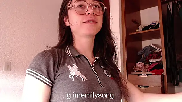 Snapshot of emily_pearl_ chatting on November 23, 2025, 5:02 pm emily pearl online show from November 23, 2025, 5:02 pm