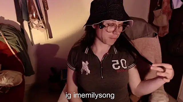 Snapshot of emily_pearl_ chatting on November 27, 2025, 11:07 pm emily pearl online show from November 27, 2025, 11:07 pm