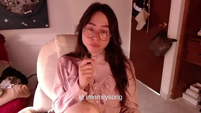 emily pearl  online show from December 14, 2025, 8:35 pm