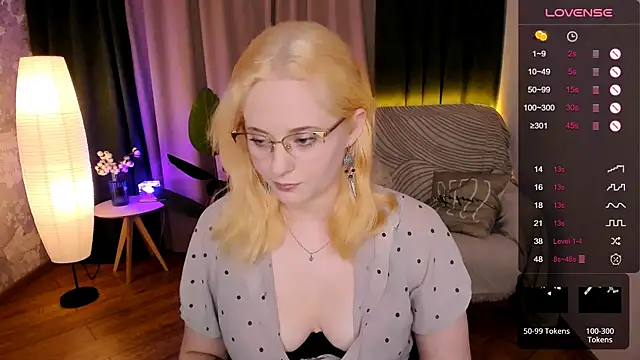 Snapshot of Aemilia_ chatting on January 25, 2025, 12:16 pm Aemilia online show from January 25, 2025, 12:16 pm