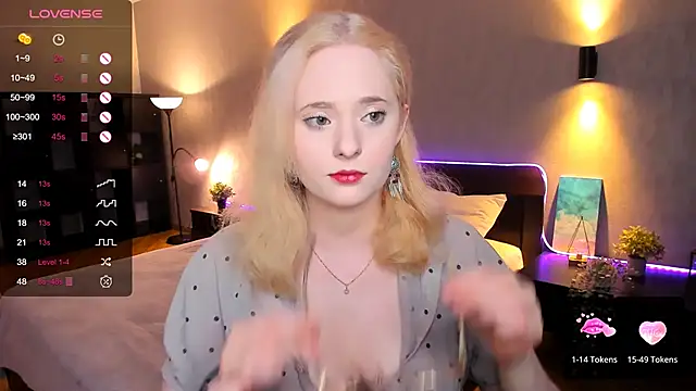 Snapshot of Aemilia_ chatting on January 29, 2025, 12:13 pm Aemilia online show from January 29, 2025, 12:13 pm