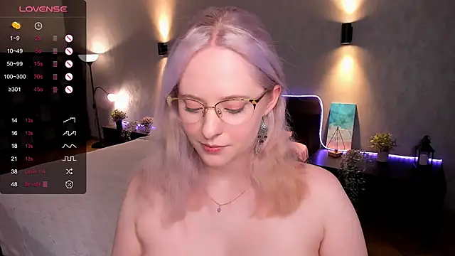 Snapshot of Aemilia_ chatting on February 8, 2025, 10:07 am Aemilia online show from February 8, 2025, 10:07 am