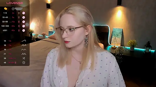 Snapshot of Aemilia_ chatting on February 14, 2025, 2:18 am Aemilia online show from February 14, 2025, 2:18 am