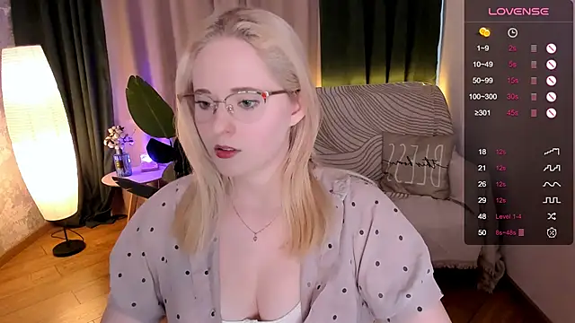 Snapshot of Aemilia_ chatting on March 4, 2025, 8:57 am Aemilia online show from March 4, 2025, 8:57 am
