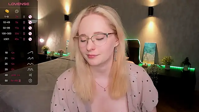 Snapshot of Aemilia_ chatting on March 8, 2025, 1:57 pm Aemilia online show from March 8, 2025, 1:57 pm