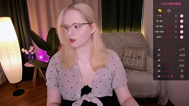 Snapshot of Aemilia_ chatting on March 11, 2025, 8:52 am Aemilia online show from March 11, 2025, 8:52 am