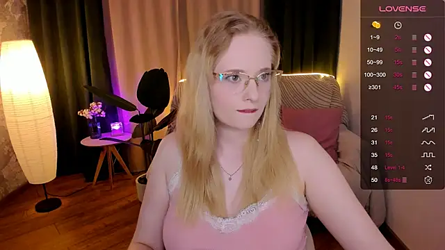 Snapshot of Aemilia_ chatting on September 14, 2025, 2:00 am Aemilia online show from September 14, 2025, 2:00 am