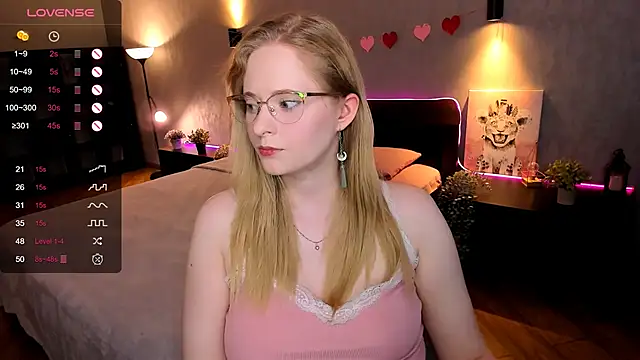 Snapshot of Aemilia_ chatting on September 21, 2025, 6:15 am Aemilia online show from September 21, 2025, 6:15 am