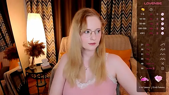 Snapshot of Aemilia_ chatting on October 16, 2025, 8:15 am Aemilia online show from October 16, 2025, 8:15 am