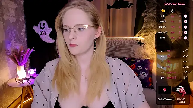 Snapshot of Aemilia_ chatting on October 27, 2025, 8:40 am Aemilia online show from October 27, 2025, 8:40 am