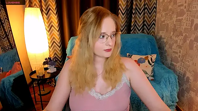 Snapshot of Aemilia_ chatting on November 15, 2025, 8:22 am Aemilia online show from November 15, 2025, 8:22 am