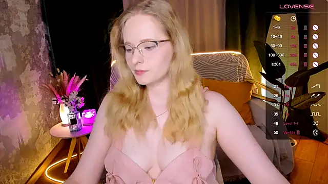 Snapshot of Aemilia_ chatting on November 16, 2025, 8:53 am Aemilia online show from November 16, 2025, 8:53 am