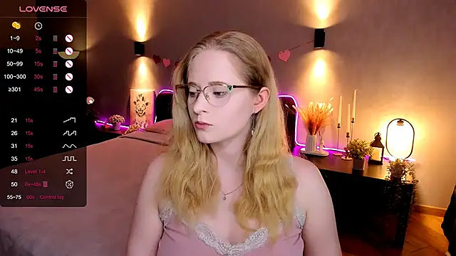 Snapshot of Aemilia_ chatting on November 17, 2025, 8:20 am Aemilia online show from November 17, 2025, 8:20 am