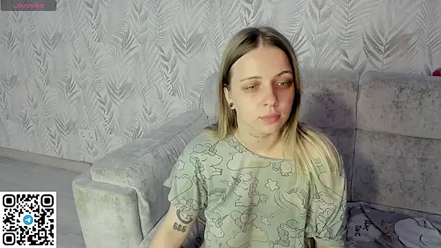 Snapshot of Alice_Halle chatting on July 19, 2026, 8:34 pm Alice Halle online show from July 19, 2026, 8:34 pm