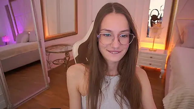 CozyMell online show from March 21, 2026, 7:24 am