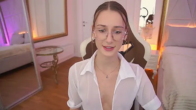 CozyMell online show from March 24, 2026, 2:22 pm