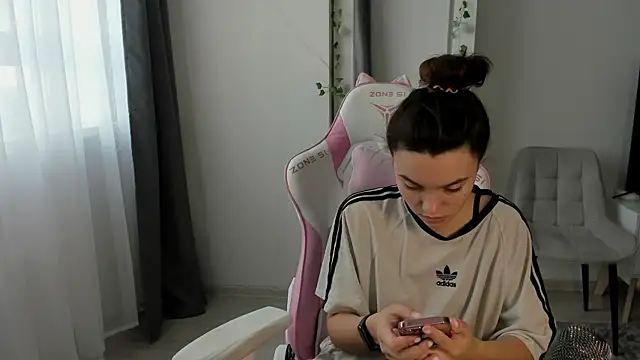 MashkaRay online show from December 2, 2025, 9:03 am