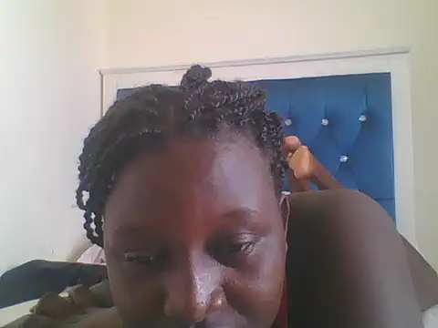 Snapshot of Heavy_ass chatting on February 19, 2025, 8:33 am Heavy ass online show from February 19, 2025, 8:33 am