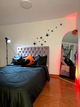 Snapshot of samantha_evans2 chatting on October 24, 2025, 11:12 pm samantha evans2 online show from October 24, 2025, 11:12 pm