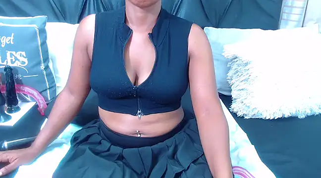 spicydiver38 online show from February 1, 2025, 8:37 pm