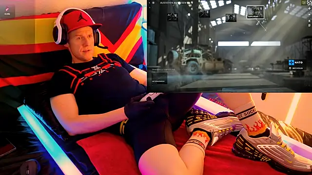 Snapshot of Fuc71 chatting on October 20, 2025, 1:55 pm Fuc71 online show from October 20, 2025, 1:55 pm