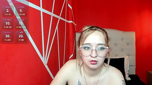 Snapshot of Liaroberts1 chatting on December 18, 2024, 6:14 pm Liaroberts1 online show from December 18, 2024, 6:14 pm