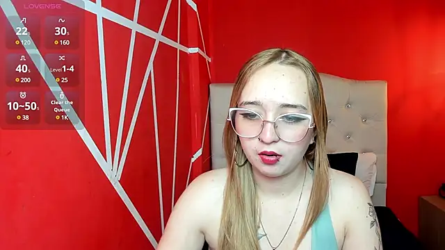 Snapshot of Liaroberts1 chatting on December 19, 2024, 3:19 pm Liaroberts1 online show from December 19, 2024, 3:19 pm