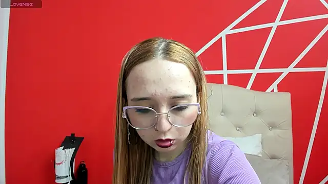 Snapshot of Liaroberts1 chatting on December 27, 2024, 12:12 pm Liaroberts1 online show from December 27, 2024, 12:12 pm