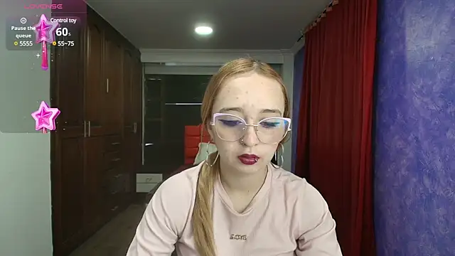 Snapshot of Liaroberts1 chatting on December 28, 2024, 12:03 pm Liaroberts1 online show from December 28, 2024, 12:03 pm