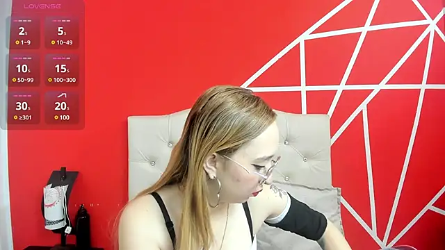 Snapshot of Liaroberts1 chatting on January 9, 2025, 12:09 pm Liaroberts1 online show from January 9, 2025, 12:09 pm