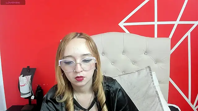 Snapshot of Liaroberts1 chatting on January 10, 2025, 6:06 pm Liaroberts1 online show from January 10, 2025, 6:06 pm