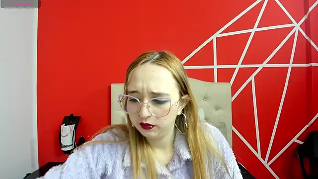 Snapshot of Liaroberts1 chatting on January 13, 2025, 12:02 pm Liaroberts1 online show from January 13, 2025, 12:02 pm