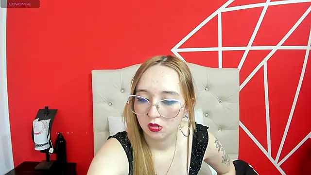 Snapshot of Liaroberts1 chatting on January 13, 2025, 3:04 pm Liaroberts1 online show from January 13, 2025, 3:04 pm