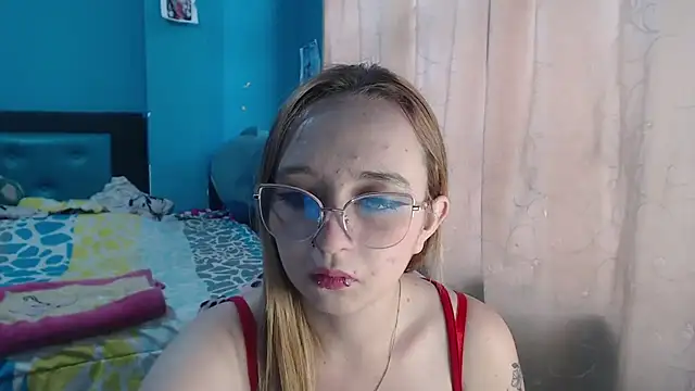 Snapshot of Liaroberts1 chatting on February 7, 2025, 12:06 pm Liaroberts1 online show from February 7, 2025, 12:06 pm