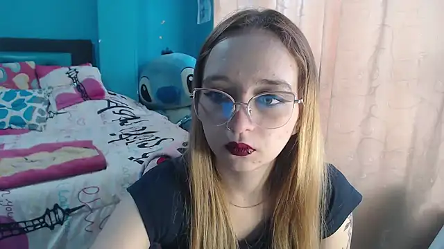 Snapshot of Liaroberts1 chatting on February 14, 2025, 12:03 pm Liaroberts1 online show from February 14, 2025, 12:03 pm