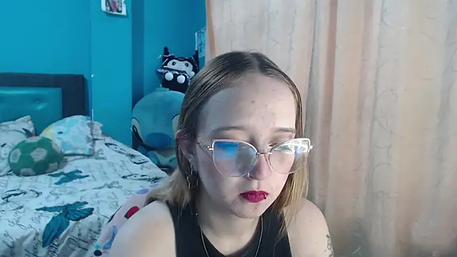 Snapshot of Liaroberts1 chatting on March 13, 2025, 11:51 am Liaroberts1 online show from March 13, 2025, 11:51 am