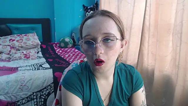 Snapshot of Liaroberts1 chatting on March 18, 2025, 11:52 am Liaroberts1 online show from March 18, 2025, 11:52 am