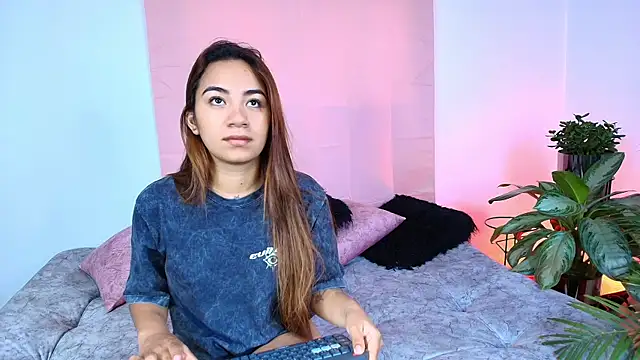 Snapshot of Jules_n_Gia chatting on November 1, 2025, 5:37 pm Jules n Gia online show from November 1, 2025, 5:37 pm