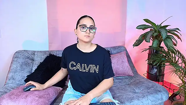 Snapshot of Jules_n_Gia chatting on November 6, 2025, 5:47 pm Jules n Gia online show from November 6, 2025, 5:47 pm