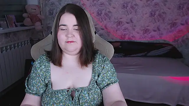 Estelle Hicks online show from April 18, 2026, 6:56 pm