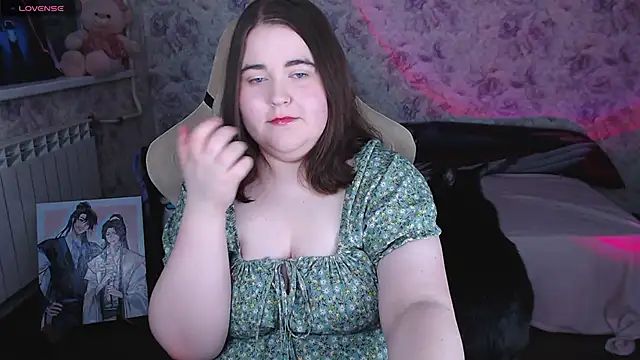 Snapshot of Estelle_Hicks chatting on June 8, 2026, 7:14 pm Estelle Hicks online show from June 8, 2026, 7:14 pm