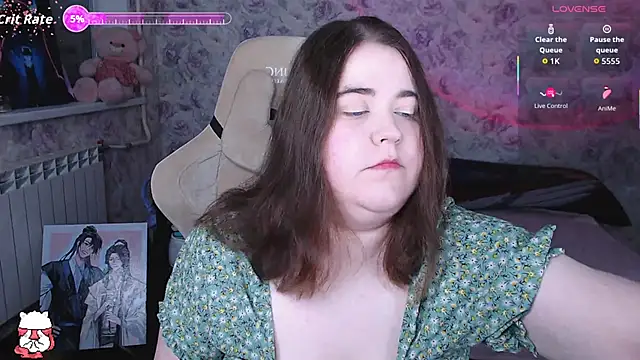 Snapshot of Estelle_Hicks chatting on June 13, 2026, 7:12 pm Estelle Hicks online show from June 13, 2026, 7:12 pm